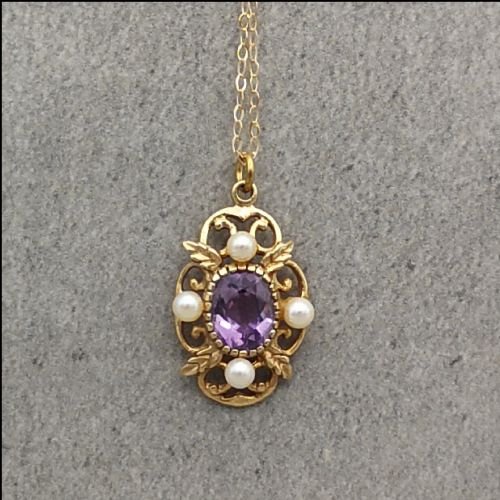 9ct Gold Amethyst & Cultured Pearl Pendant