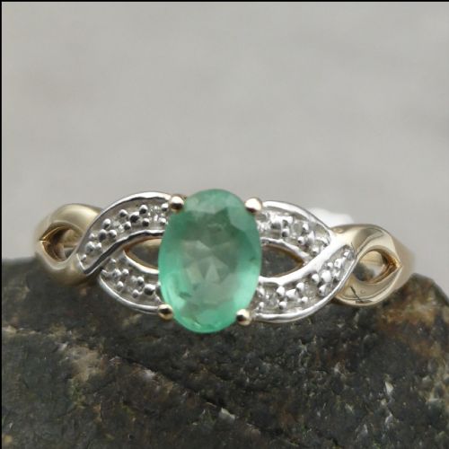 9ct Gold Emerald & Diamond Ring