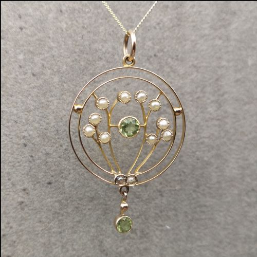 9ct Gold Peridot Seed Pearl Pendant and Chain
