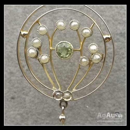 fig 1. 9ct Gold Peridot Seed Pearl Pendant and Chain