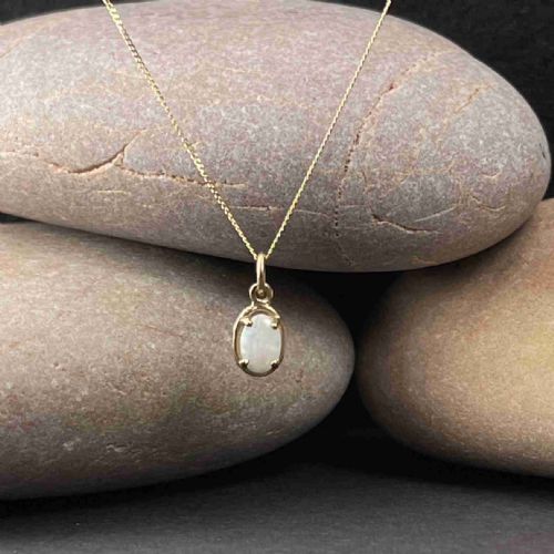 9ct Gold Vintage Opal Pendant Necklace