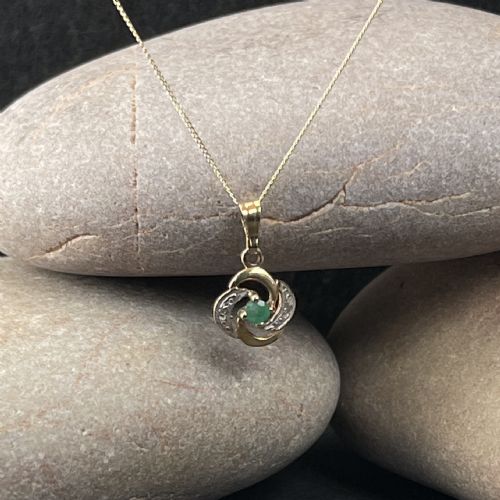 9ct Gold Emerald & Diamond Pendant Necklace