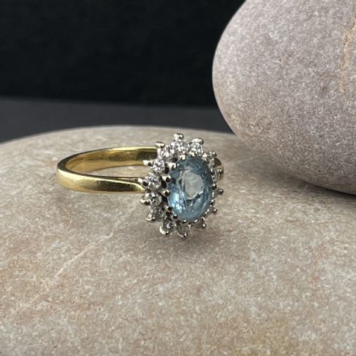 18ct Gold Diamond and Aquamarine Ring