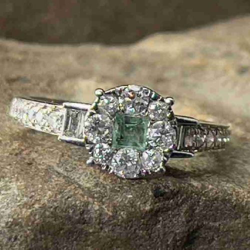 18ct White Gold Emerald & Diamond Ring