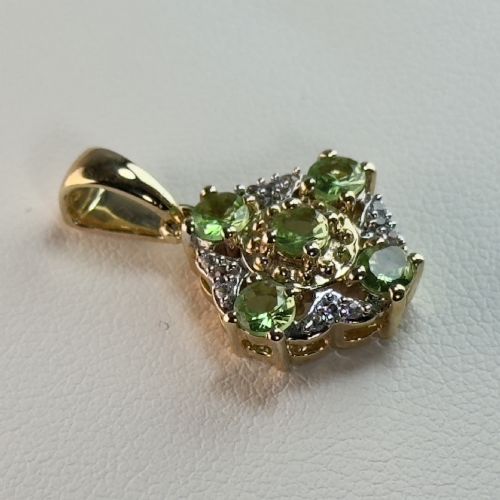 9CT GOLD PERIDOT DIAMOND CLUSTER PENDANT - ADDITIONAL PHOTO 1