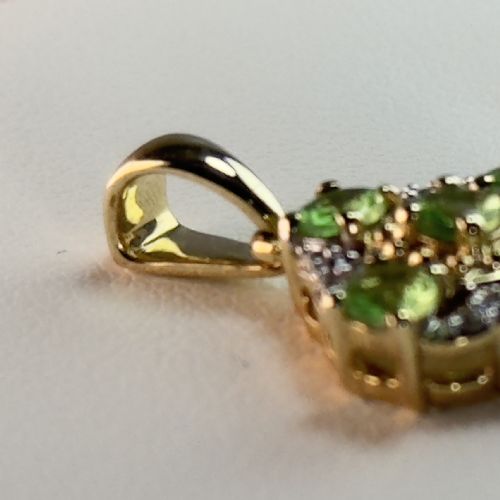 9CT GOLD PERIDOT DIAMOND CLUSTER PENDANT - ADDITIONAL PHOTO 2