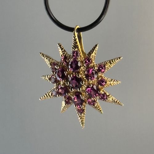 fig 1. 9ct Gold Almandine Garnet Starburst Cluster Pendant