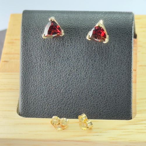 9ct Gold Garnet Stud Earrings
