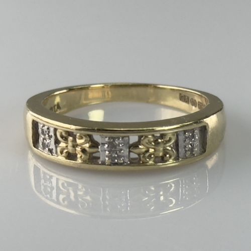 9ct Gold Patterned Diamond Ring