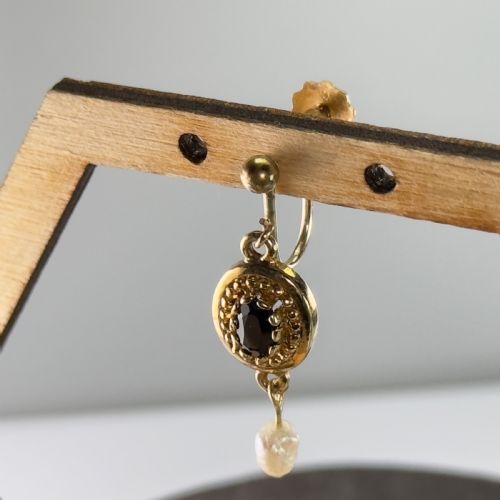 9ct Gold Sapphire & Pearl Screw Back Earrings