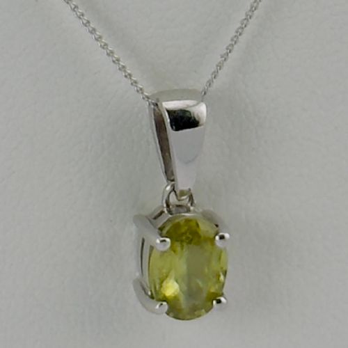 9ct White Gold Green Beryl Pendant Necklace