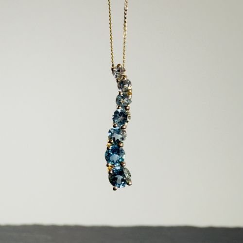 9CT GOLD BLUE TOPAZ WAVE PENDANT NECKLACE - ADDITIONAL PHOTO 4