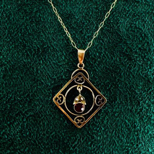 9CT GOLD EDWARDIAN RUBY AND SEED PEARLS PENDANT NECKLACE