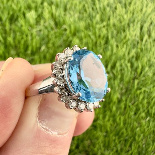 fig 1. 18ct Gold Blue Topaz and Diamond Cluster Ring