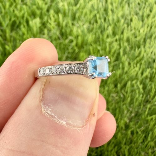fig 1. Palladium Diamond and Aquamarine Ring