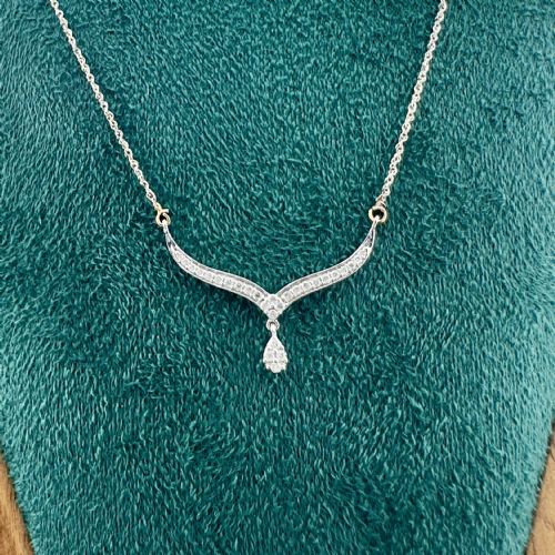 18ct White Gold Diamond Drop Pendant Necklace