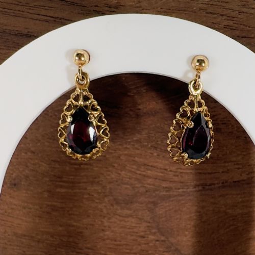 9CT GOLD VINTAGE PEAR CUT GARNET DROP DANGLY STUD EARRINGS - ADDITIONAL PHOTO 1