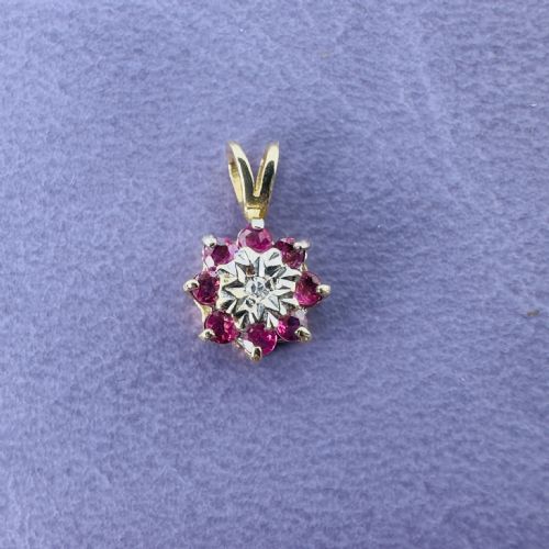 9CT GOLD DIAMOND AND RUBY CLUSTER PENDANT - ADDITIONAL PHOTO 1