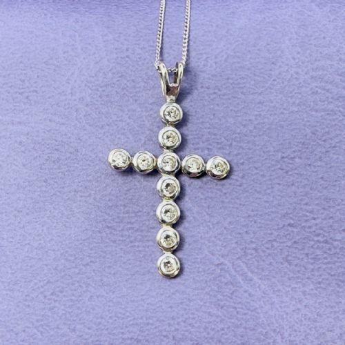 9CT WHITE GOLD DIAMOND CROSS PENDANT NECKLACE - ADDITIONAL PHOTO 2