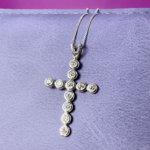 9CT WHITE GOLD DIAMOND CROSS PENDANT NECKLACE - ADDITIONAL PHOTO 3