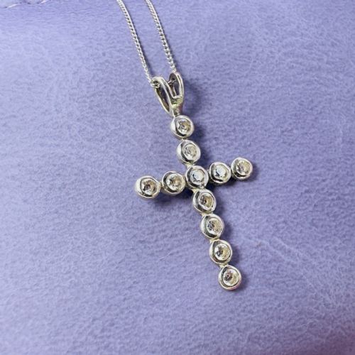 9CT WHITE GOLD DIAMOND CROSS PENDANT NECKLACE - ADDITIONAL PHOTO 4