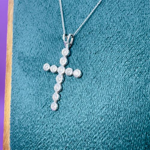 9CT WHITE GOLD DIAMOND CROSS PENDANT NECKLACE - ADDITIONAL PHOTO 6