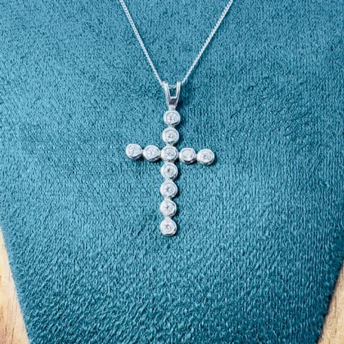 9CT WHITE GOLD DIAMOND CROSS PENDANT NECKLACE - ADDITIONAL PHOTO 7