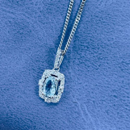 18CT WHITE GOLD OVAL CUT AQUAMARINE AND DIAMOND CLUSTER PENDANT NECKLACE - ADDITIONAL PHOTO 2