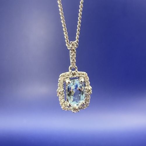 18CT WHITE GOLD OVAL CUT AQUAMARINE AND DIAMOND CLUSTER PENDANT NECKLACE - ADDITIONAL PHOTO 3