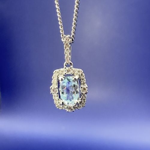 18CT WHITE GOLD OVAL CUT AQUAMARINE AND DIAMOND CLUSTER PENDANT NECKLACE - ADDITIONAL PHOTO 4