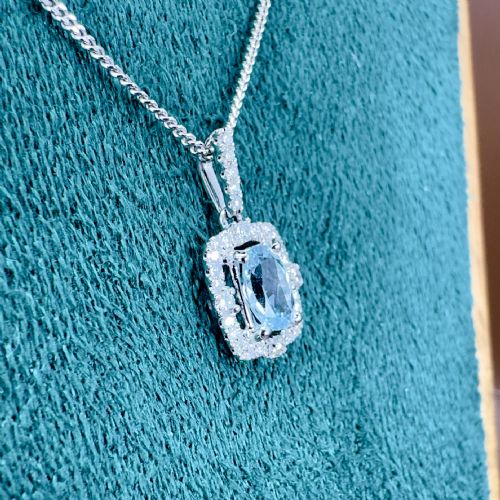 18CT WHITE GOLD OVAL CUT AQUAMARINE AND DIAMOND CLUSTER PENDANT NECKLACE - ADDITIONAL PHOTO 12