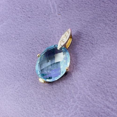 fig 1. 18ct Gold Faceted Blue Topaz (5.00ct) and Diamond Bale Pendant
