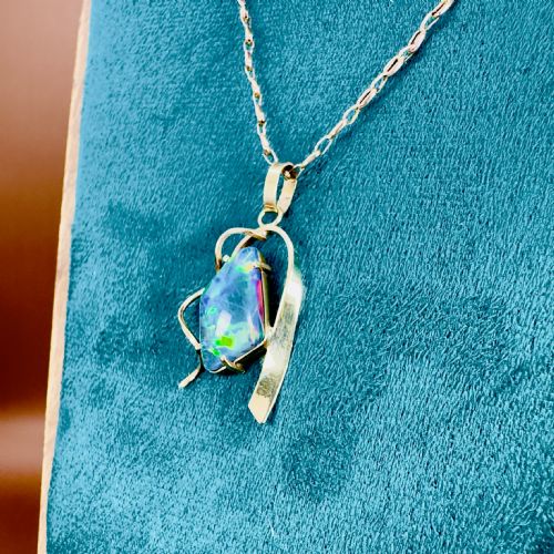 9CT GOLD ART DECO UNUSUALLY SHAPED BLACK OPAL 500CT DOUBLET PENDANT NECKLACE - ADDITIONAL PHOTO 2