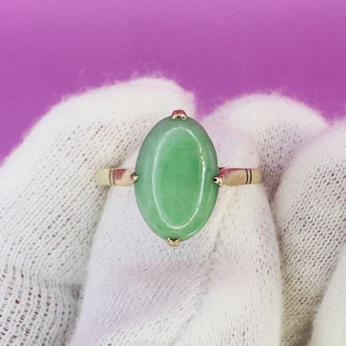 18CT GOLD ANTIQUE OVAL CUT CABOCHON JADE SOLITAIRE RING C1900
