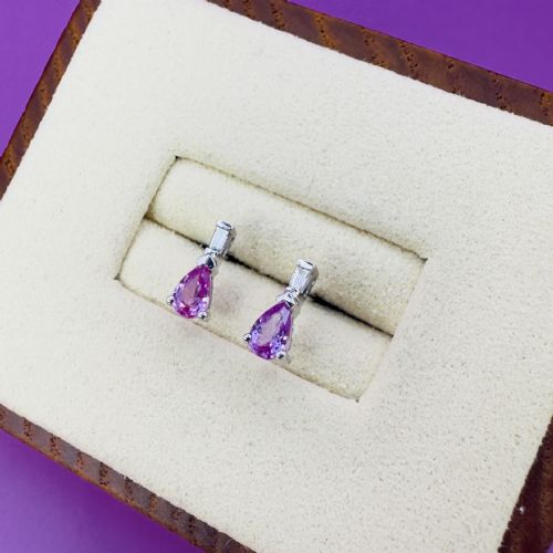 18CT WHITE GOLD PEAR CUT PINK SAPPHIRE AND TRAPEZOID CUT DIAMOND STUD EARRINGS - ADDITIONAL PHOTO 4