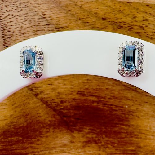 PLATINUM EMERALD CUT AQUAMARINE AND DIAMOND CLUSTER STUD EARRINGS - ADDITIONAL PHOTO 6