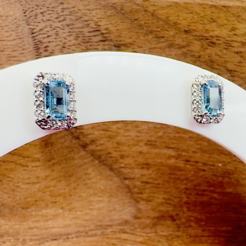 PLATINUM EMERALD CUT AQUAMARINE AND DIAMOND CLUSTER STUD EARRINGS - ADDITIONAL PHOTO 7