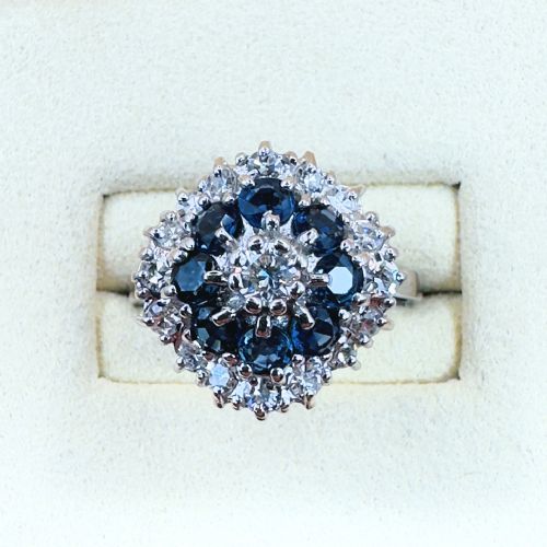 18CT WHITE GOLD DIAMOND 060CT AND SAPPHIRE CLUSTER RING