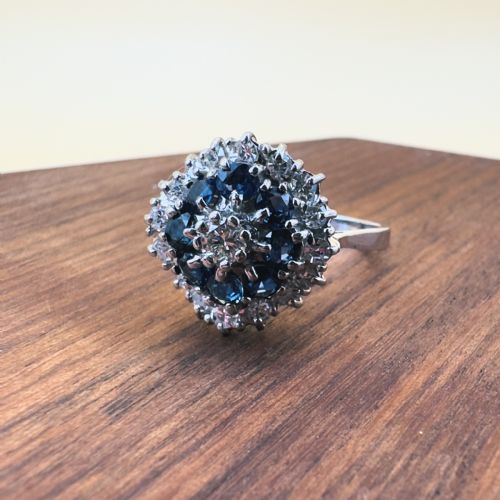 18CT WHITE GOLD DIAMOND 060CT AND SAPPHIRE CLUSTER RING - ADDITIONAL PHOTO 4