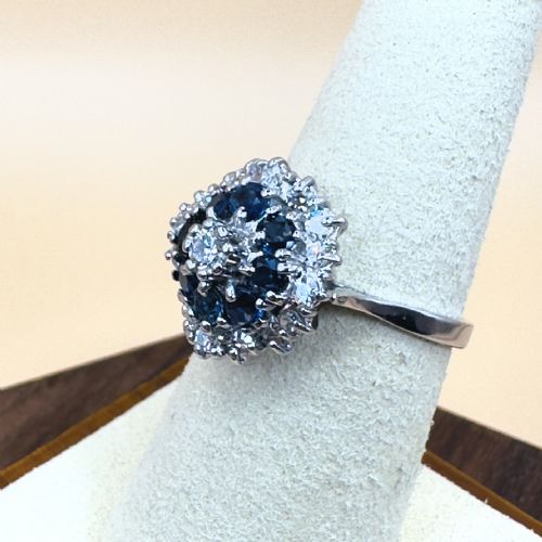 18CT WHITE GOLD DIAMOND 060CT AND SAPPHIRE CLUSTER RING - ADDITIONAL PHOTO 7