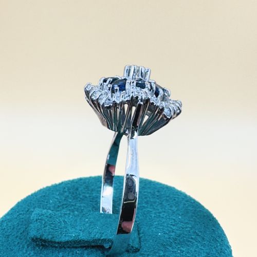 18CT WHITE GOLD DIAMOND 060CT AND SAPPHIRE CLUSTER RING - ADDITIONAL PHOTO 9