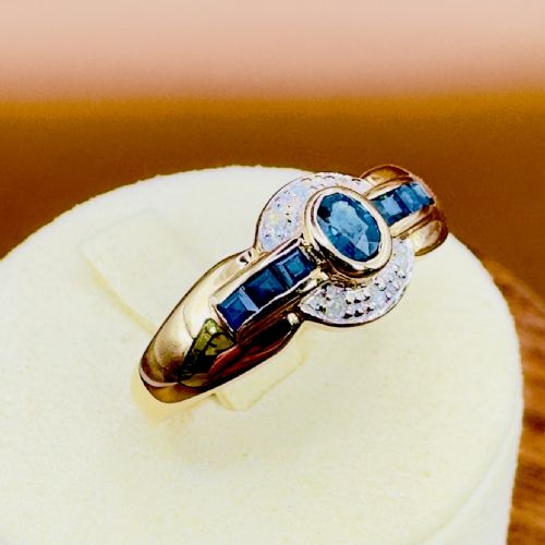 14CT GOLD DIAMOND AND PRINCESS AND OVAL CUT SAPPHIRE CLUSTER RING - ADDITIONAL PHOTO 10