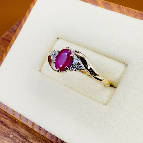 18CT GOLD OVAL CUT RUBY AND DIAMOND 012CT CLUSTER RING - ADDITIONAL PHOTO 1