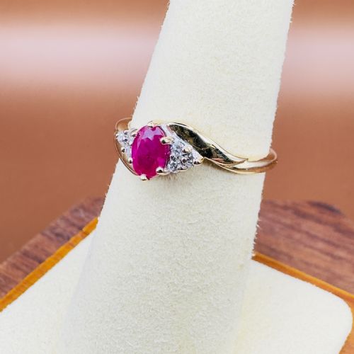 18CT GOLD OVAL CUT RUBY AND DIAMOND 012CT CLUSTER RING - ADDITIONAL PHOTO 3