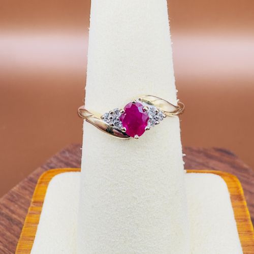 18CT GOLD OVAL CUT RUBY AND DIAMOND 012CT CLUSTER RING - ADDITIONAL PHOTO 5