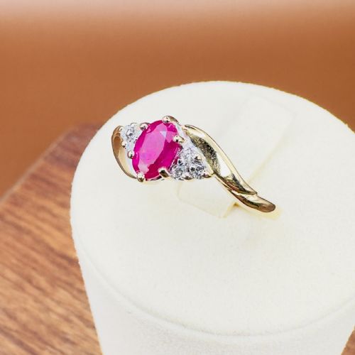 18CT GOLD OVAL CUT RUBY AND DIAMOND 012CT CLUSTER RING - ADDITIONAL PHOTO 8
