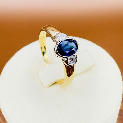 18CT GOLD SAPPHIRE AND DIAMOND THREE STONE RING