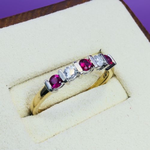 18CT GOLD FIVE STONE RUBY AND DIAMOND 015CT BAND RING - ADDITIONAL PHOTO 1