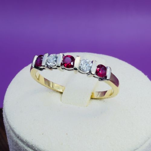 18CT GOLD FIVE STONE RUBY AND DIAMOND 015CT BAND RING - ADDITIONAL PHOTO 8