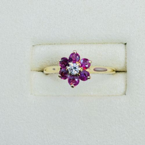 18CT GOLD DIAMOND AND RUBY DAISY CLUSTER RING - ADDITIONAL PHOTO 10